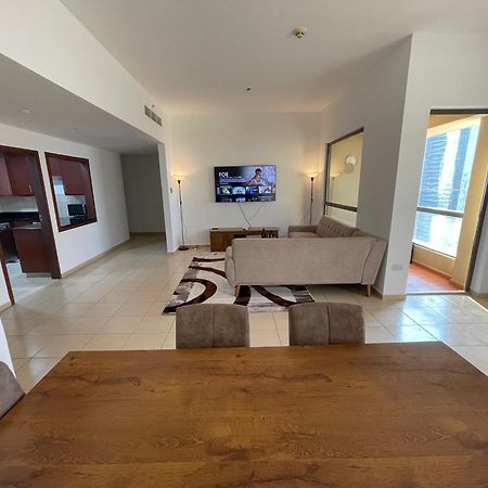 Seaview Beach Hostel Jbr - Walk To Beach - Gym - Pool - Metro Station Dubai Esterno foto