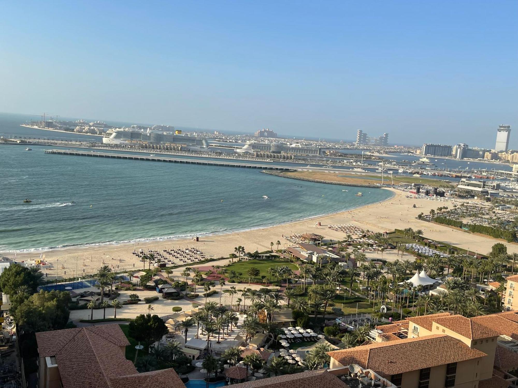 Seaview Beach Hostel Jbr - Walk To Beach - Gym - Pool - Metro Station Dubai Esterno foto