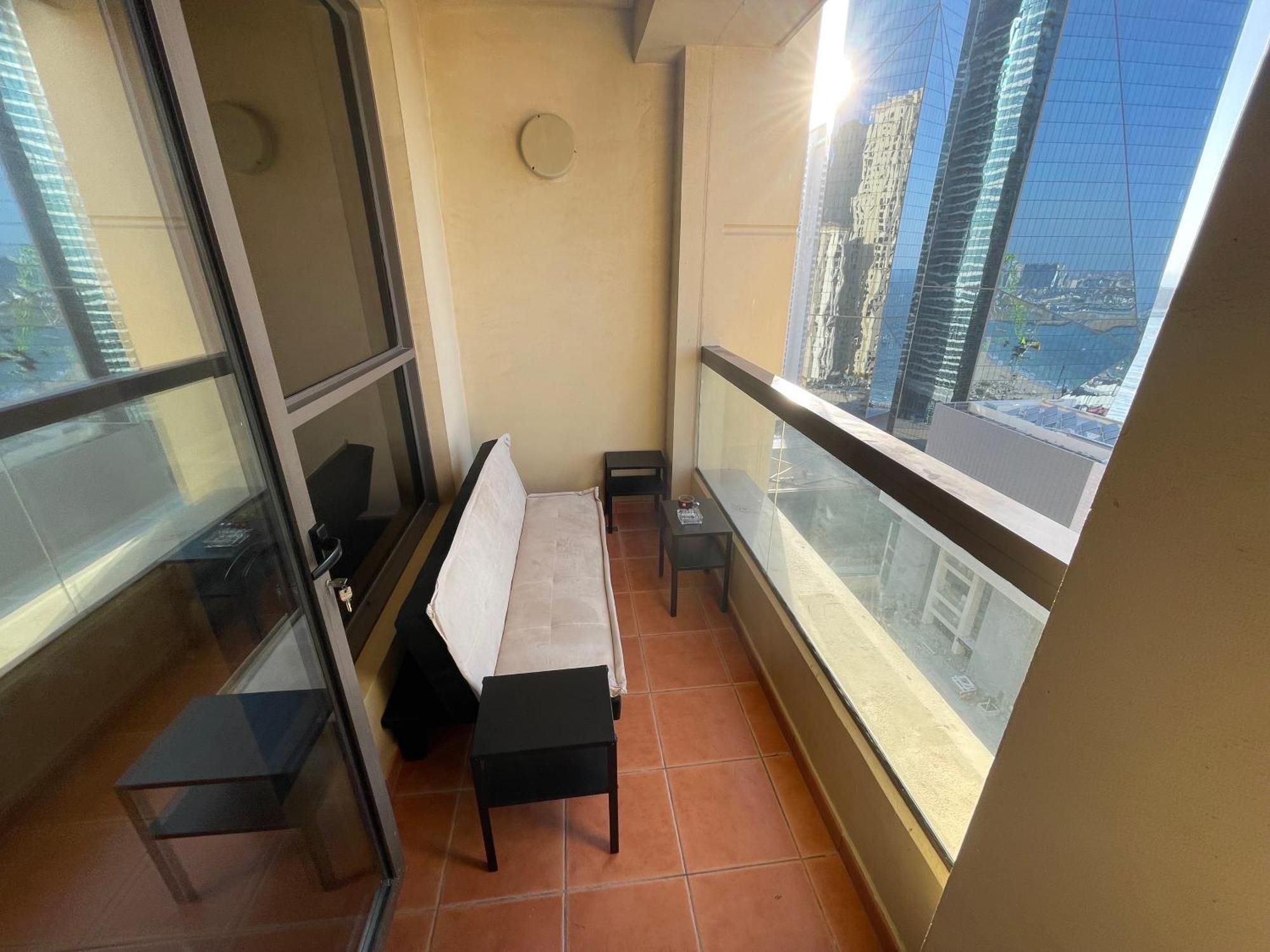 Seaview Beach Hostel Jbr - Walk To Beach - Gym - Pool - Metro Station Dubai Esterno foto