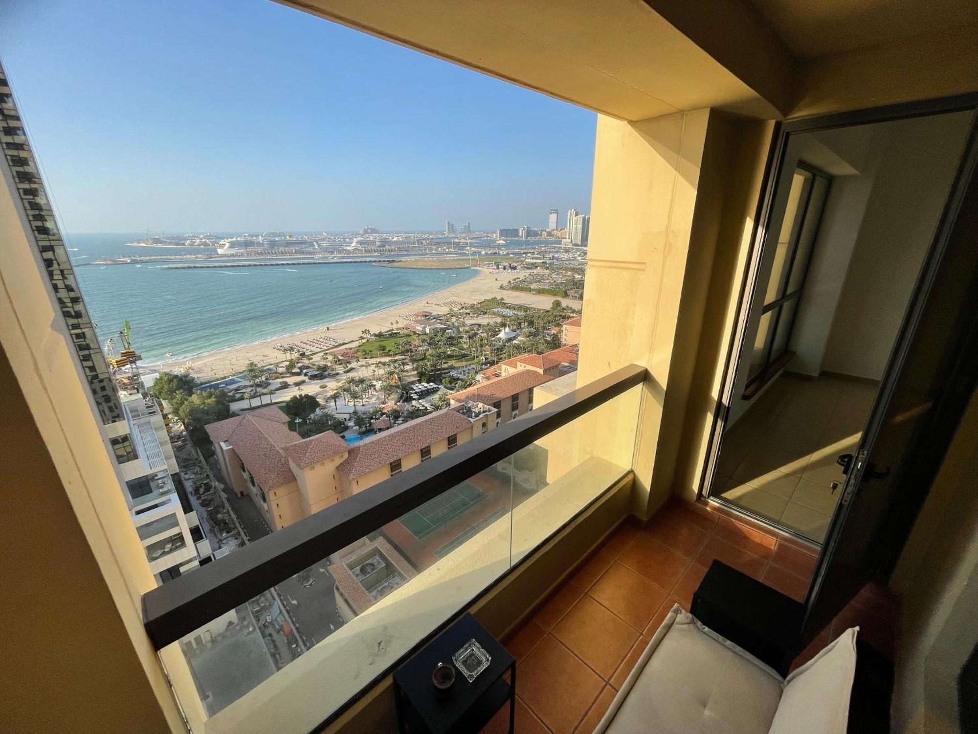 Seaview Beach Hostel Jbr - Walk To Beach - Gym - Pool - Metro Station Dubai Esterno foto