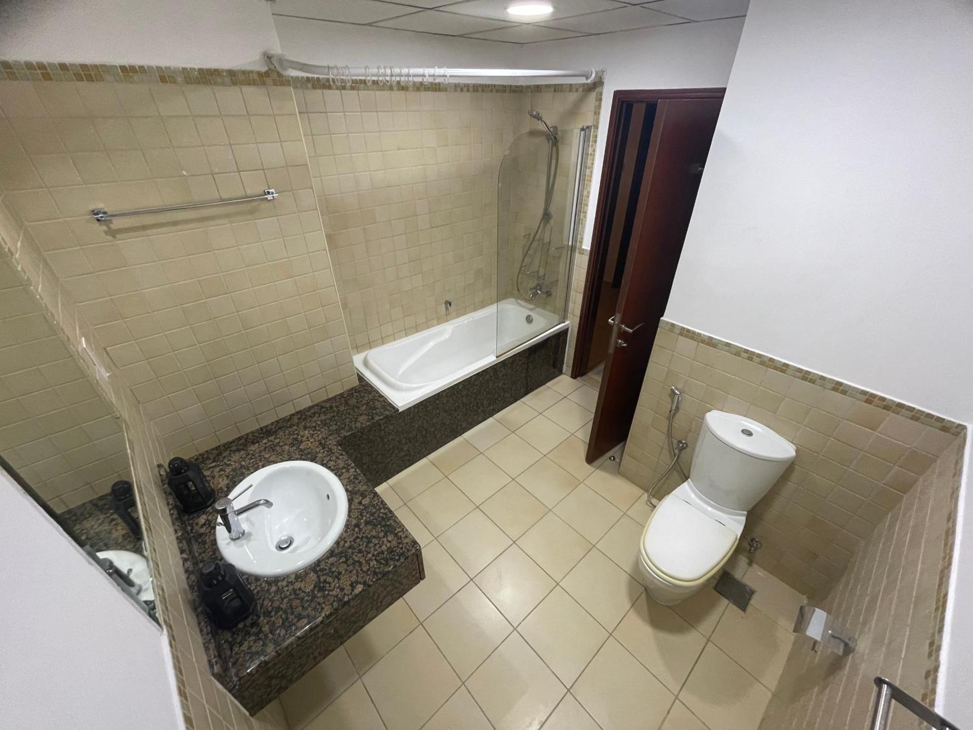 Seaview Beach Hostel Jbr - Walk To Beach - Gym - Pool - Metro Station Dubai Esterno foto