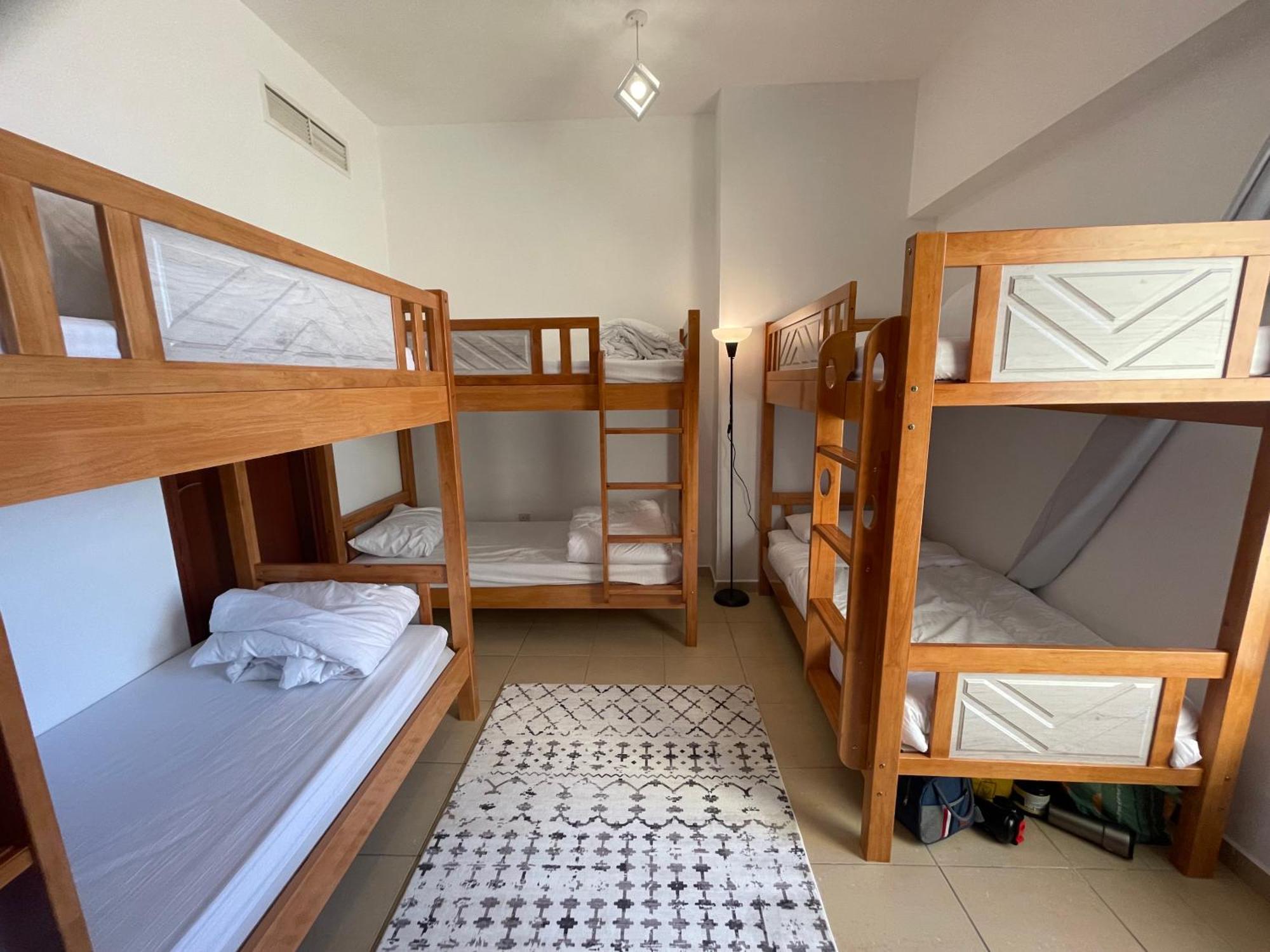 Seaview Beach Hostel Jbr - Walk To Beach - Gym - Pool - Metro Station Dubai Esterno foto