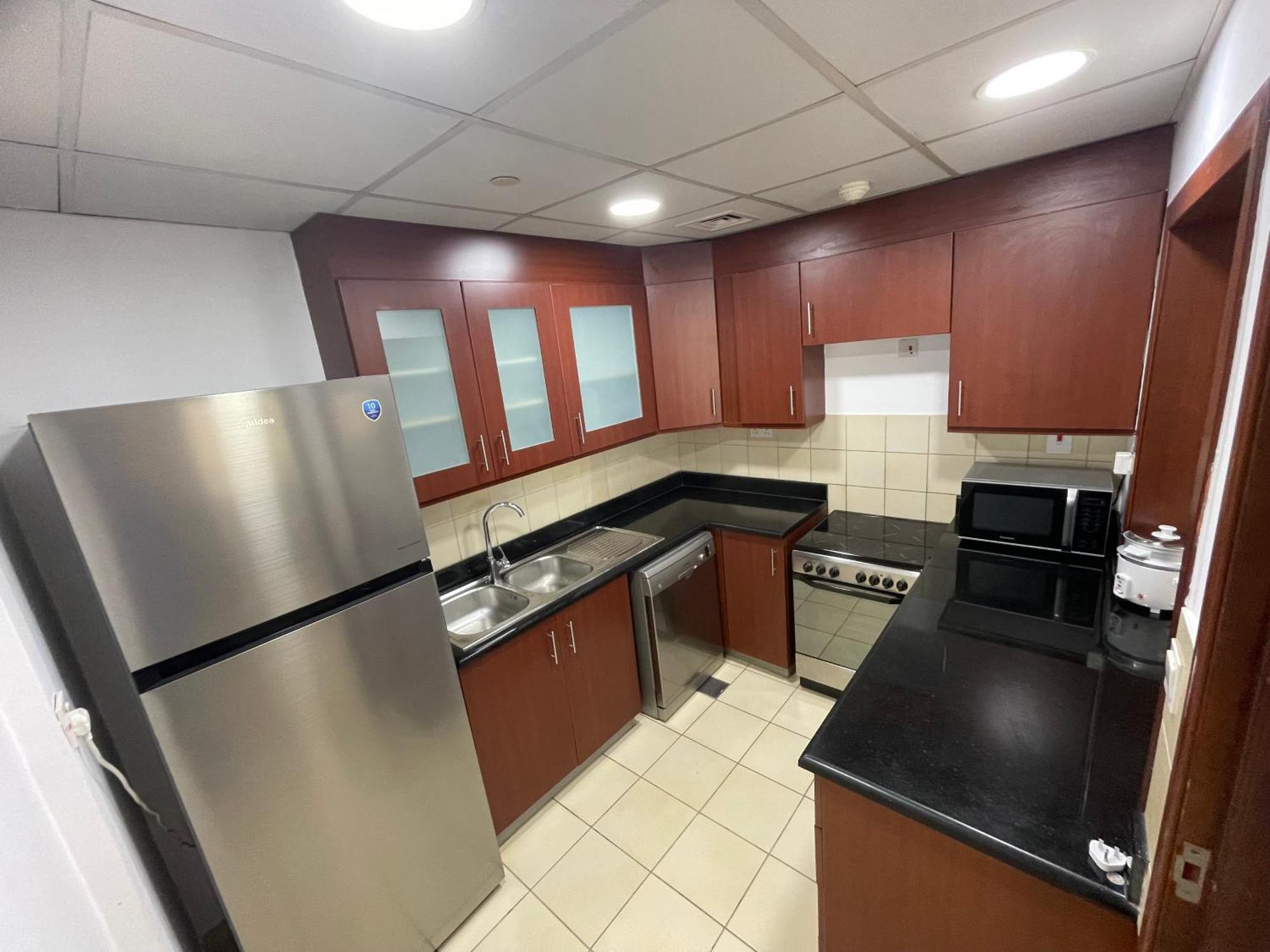 Seaview Beach Hostel Jbr - Walk To Beach - Gym - Pool - Metro Station Dubai Esterno foto