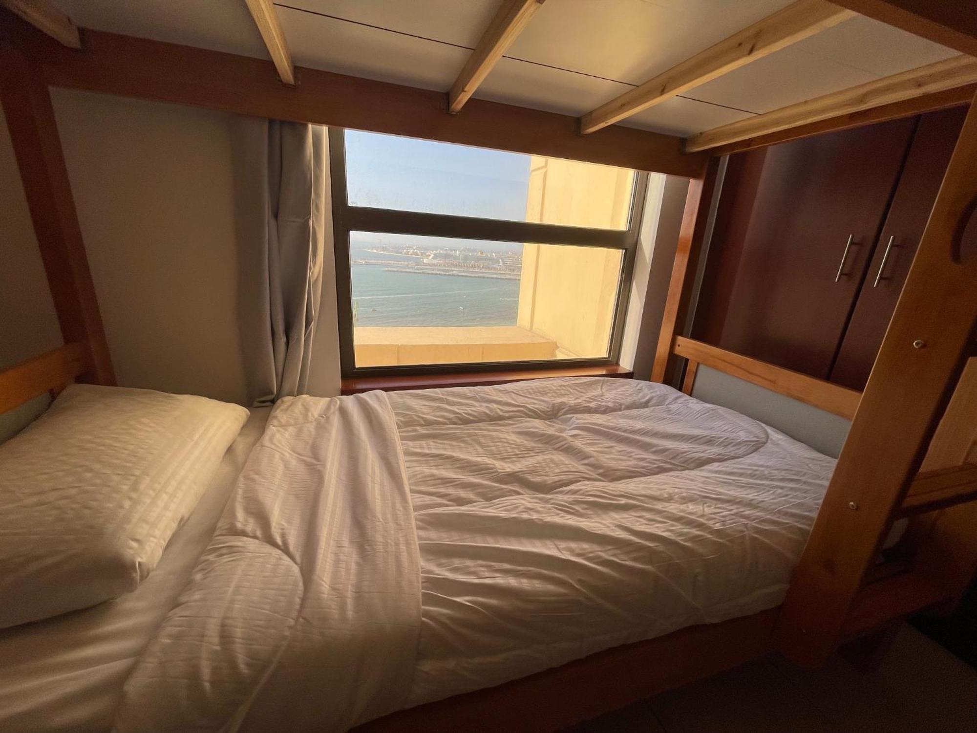 Seaview Beach Hostel Jbr - Walk To Beach - Gym - Pool - Metro Station Dubai Esterno foto