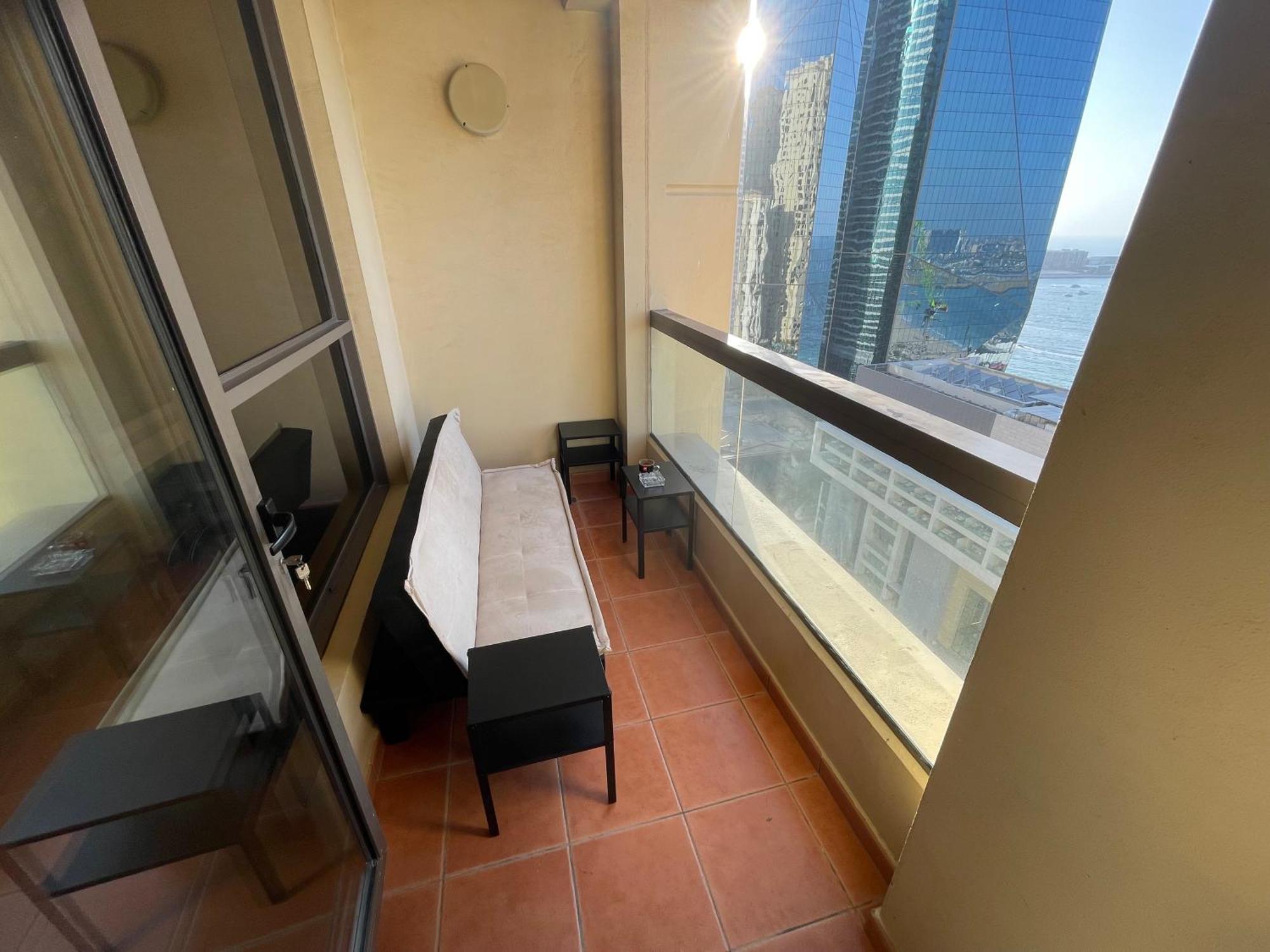 Seaview Beach Hostel Jbr - Walk To Beach - Gym - Pool - Metro Station Dubai Esterno foto