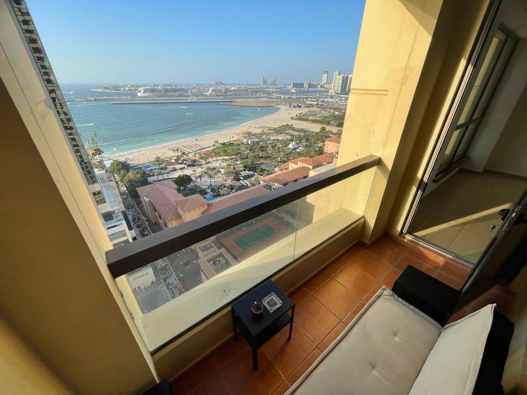 Seaview Beach Hostel Jbr - Walk To Beach - Gym - Pool - Metro Station Dubai Esterno foto
