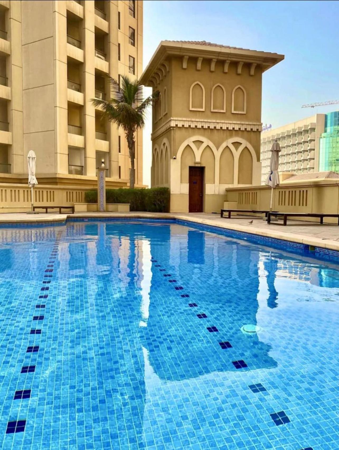 Seaview Beach Hostel Jbr - Walk To Beach - Gym - Pool - Metro Station Dubai Esterno foto