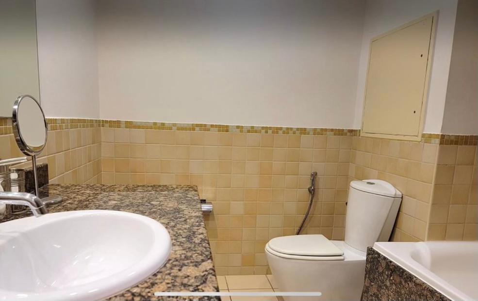 Seaview Beach Hostel Jbr - Walk To Beach - Gym - Pool - Metro Station Dubai Esterno foto
